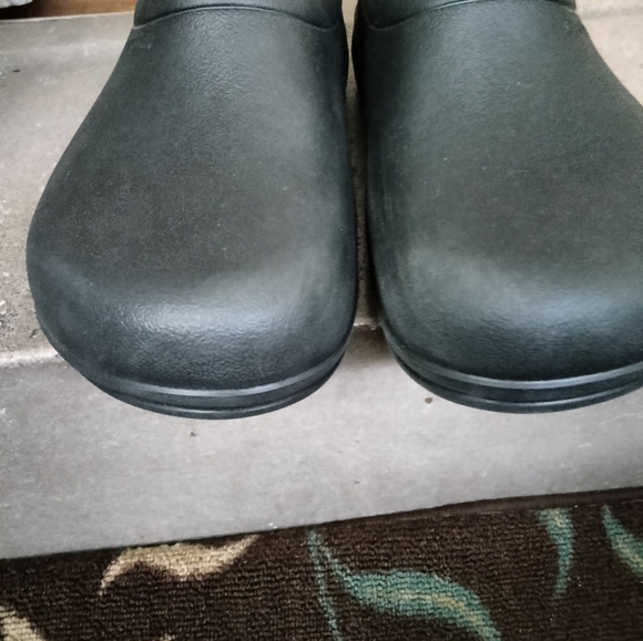 Unisex Crocs - Picture 9 of 10